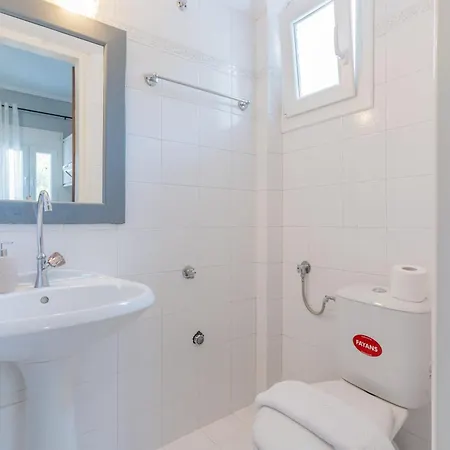 Beachfront Bliss By Halu! Spacious Nea Skioni