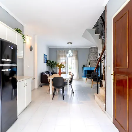 Beachfront Bliss By Halu! Spacious * Nea Skioni