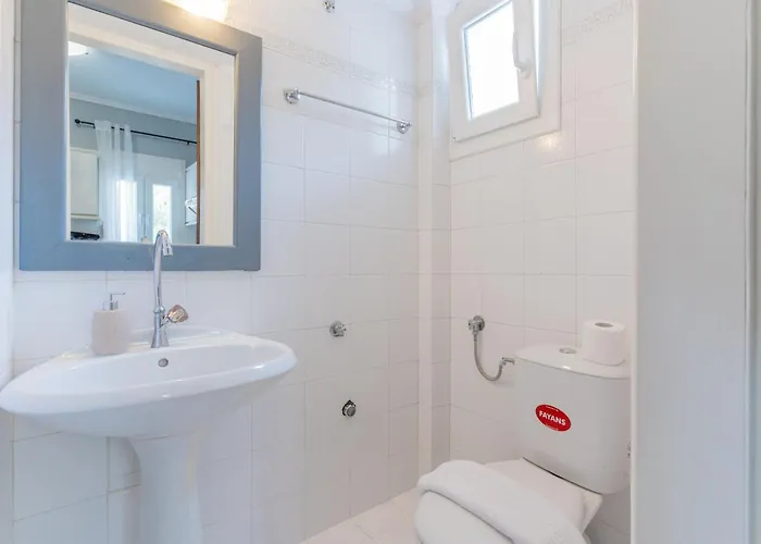 Beachfront Bliss By Halu! Spacious Nea Skioni