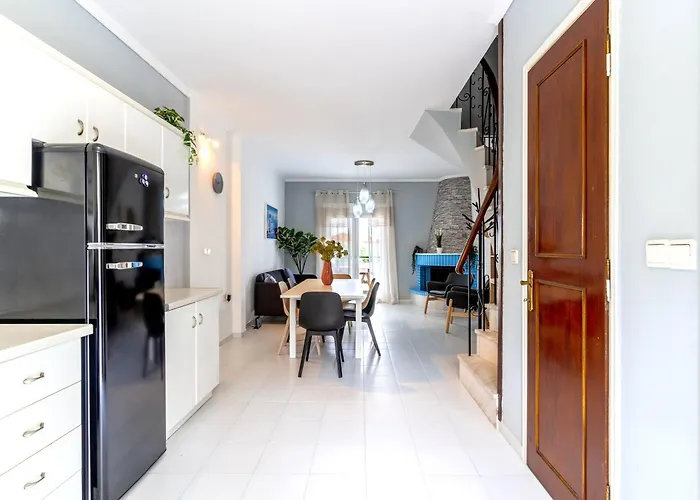 Beachfront Bliss By Halu! Spacious * Nea Skioni